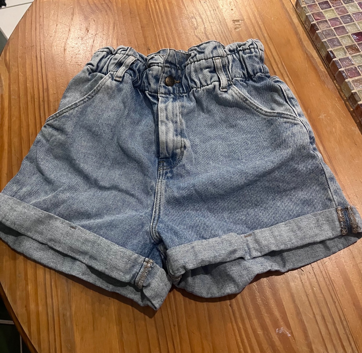 Short en jean taille haute froncée photo 3