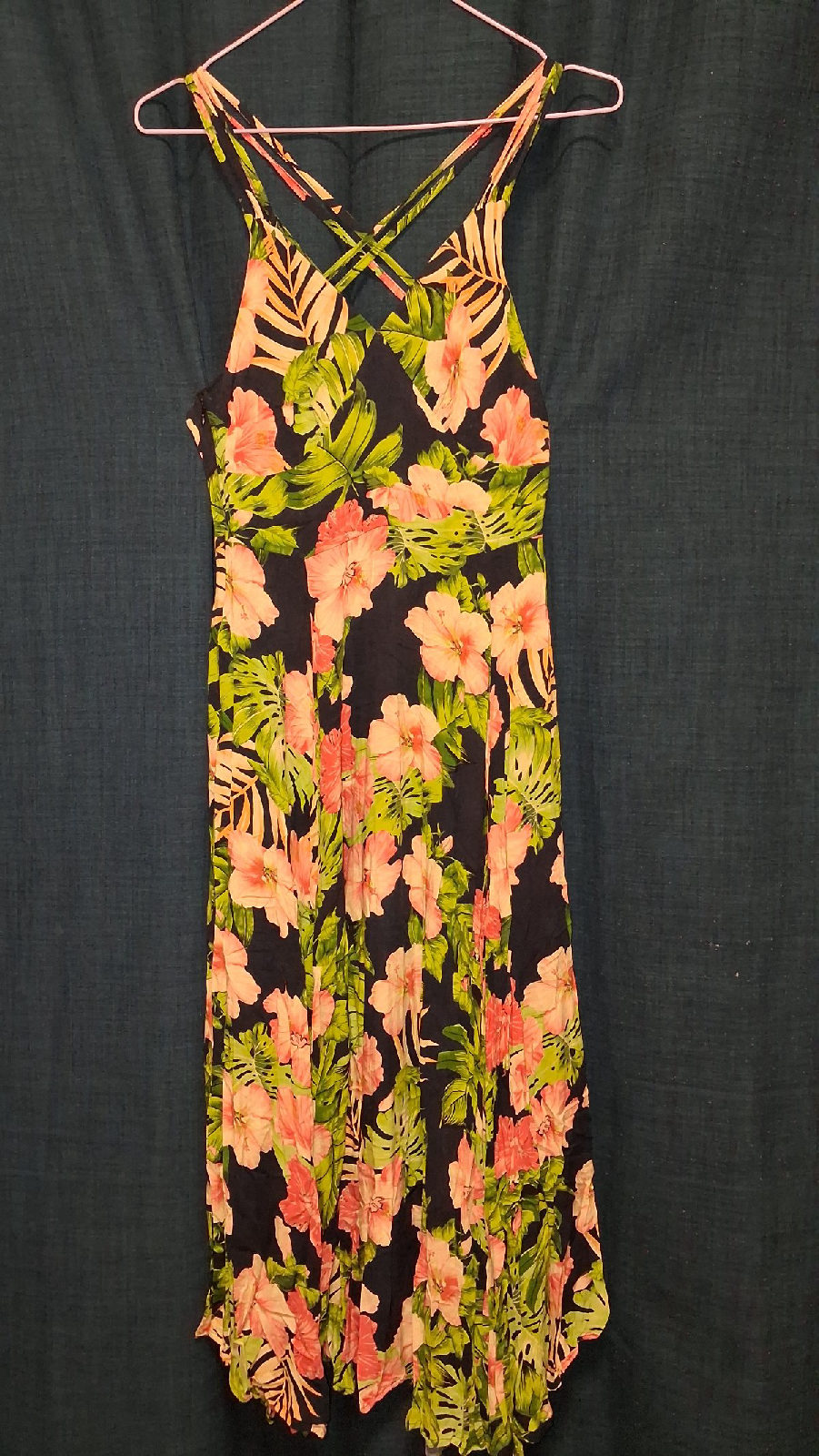 Robe fleurie semi-longue et dos nu  photo 1