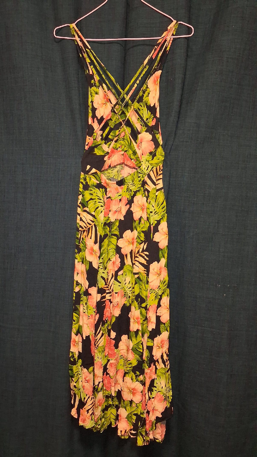 Robe fleurie semi-longue et dos nu  photo 2