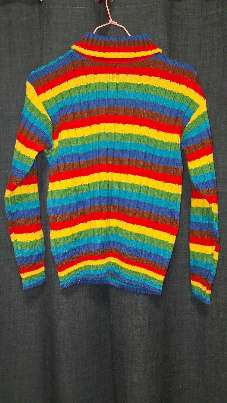 Pull en laine coloré  photo 1
