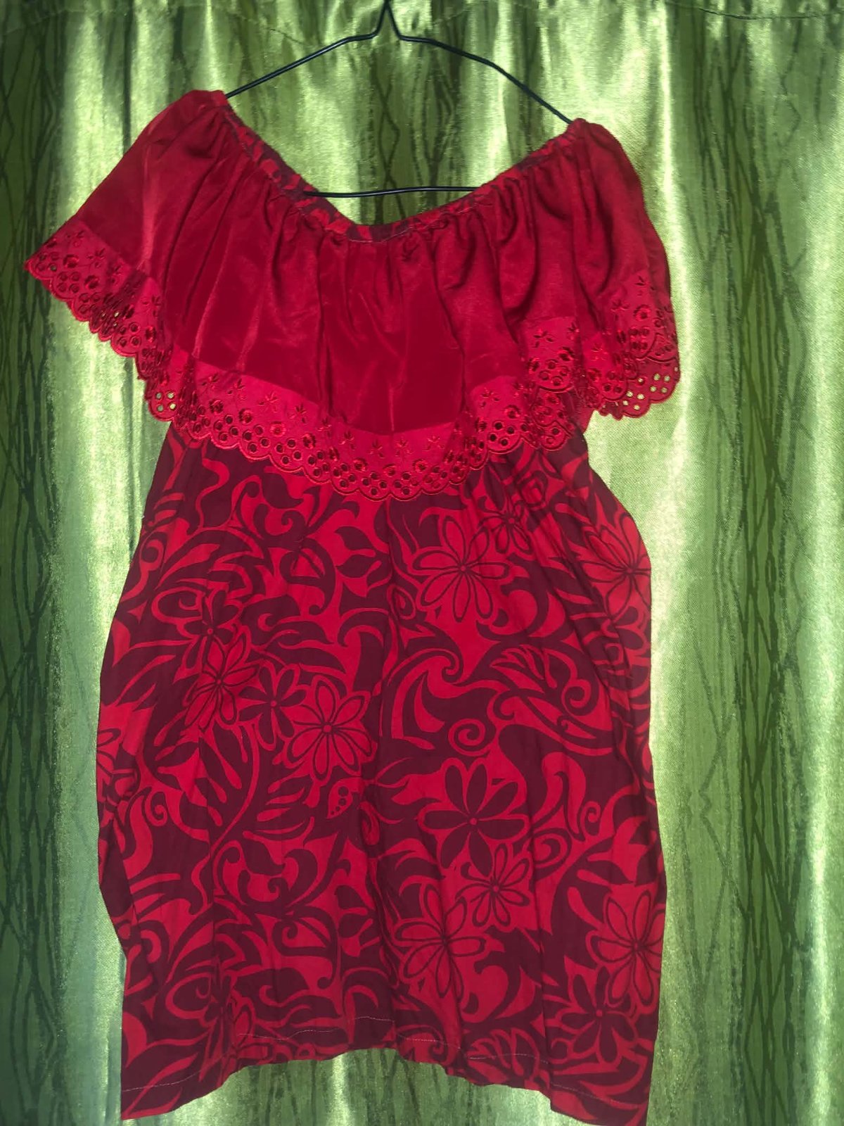 Robe rouge à motifs floraux et col brodé photo 1