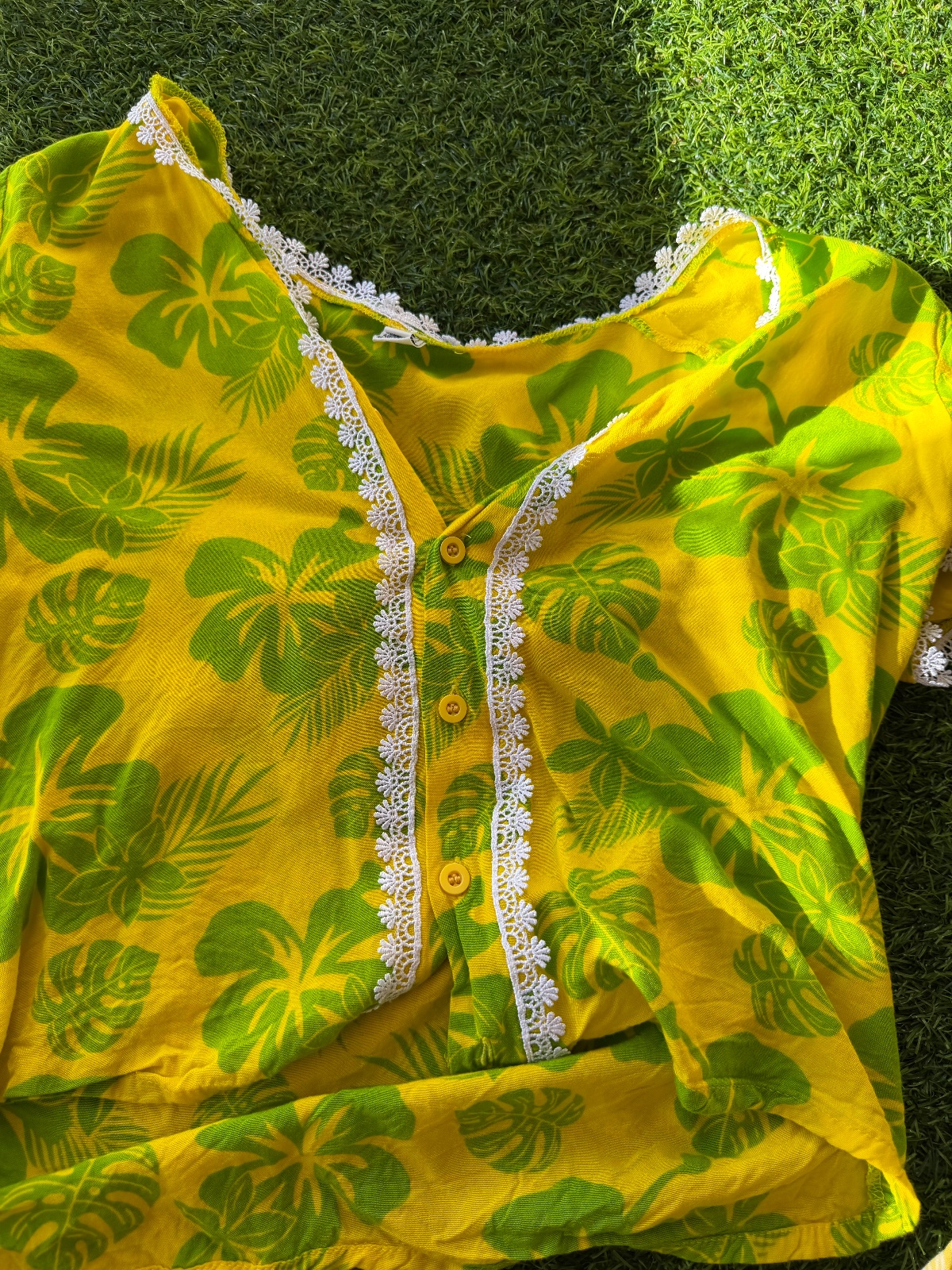 Top local fleuri vert jaune  photo 1