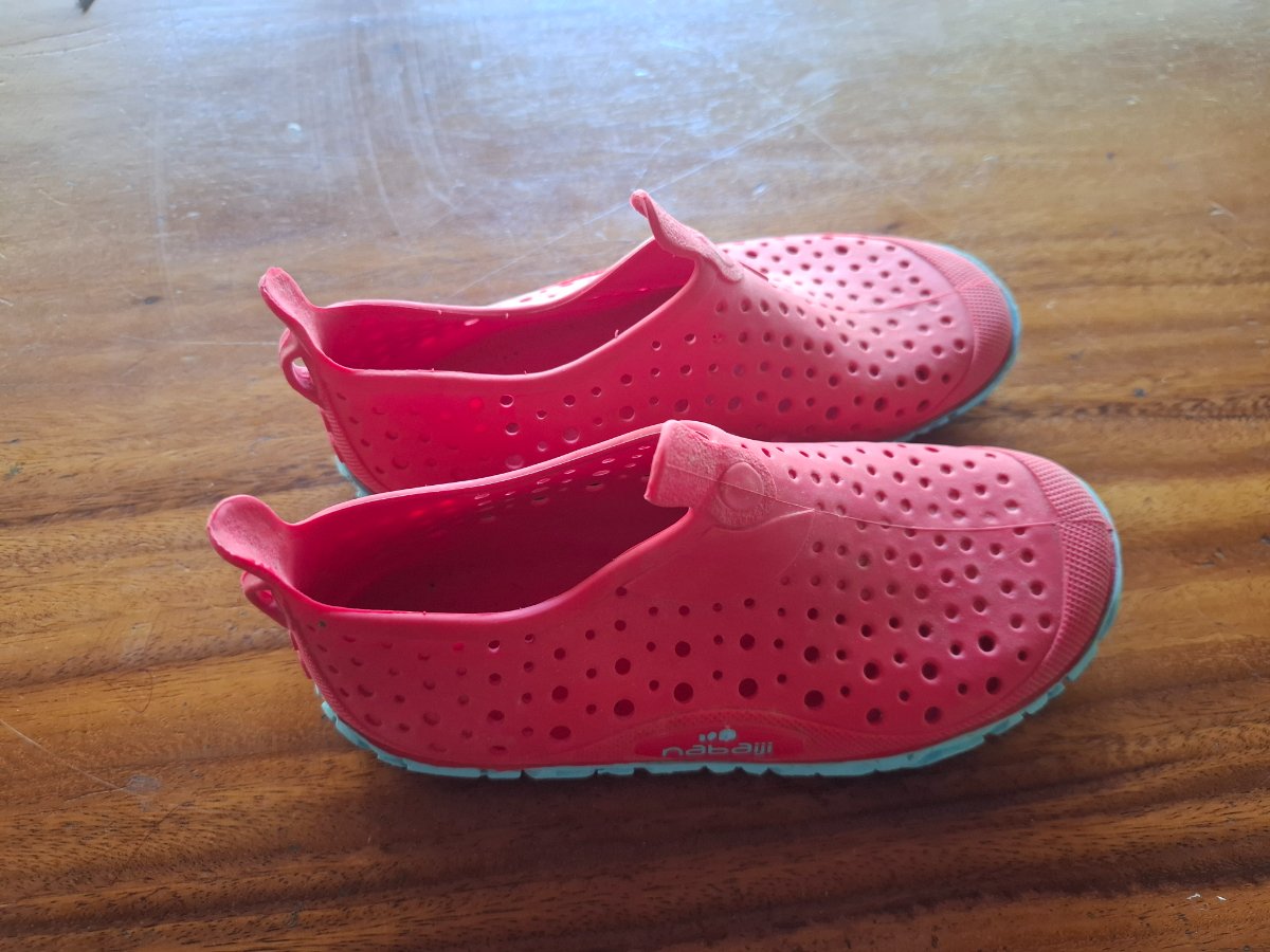 Chaussures plastiques T29/30 photo 2