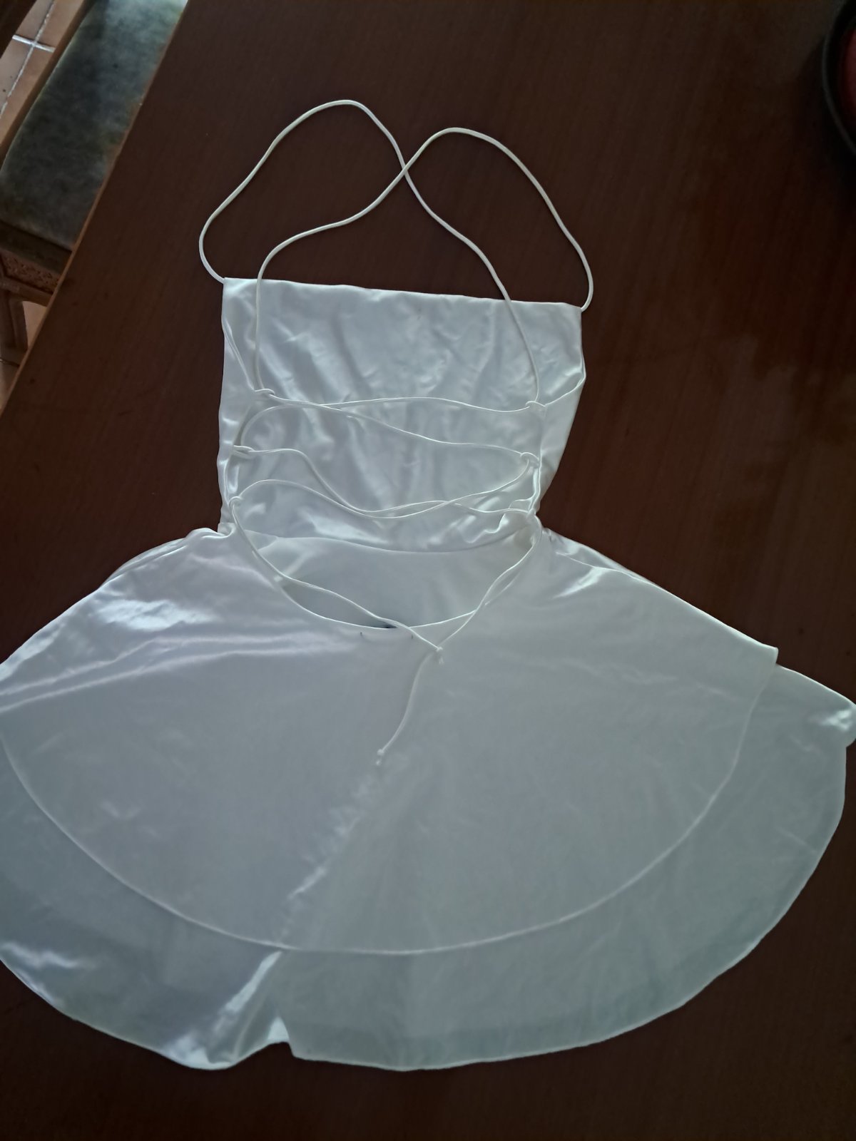 Haut blanc satin dos nu avec attache lacet photo 1