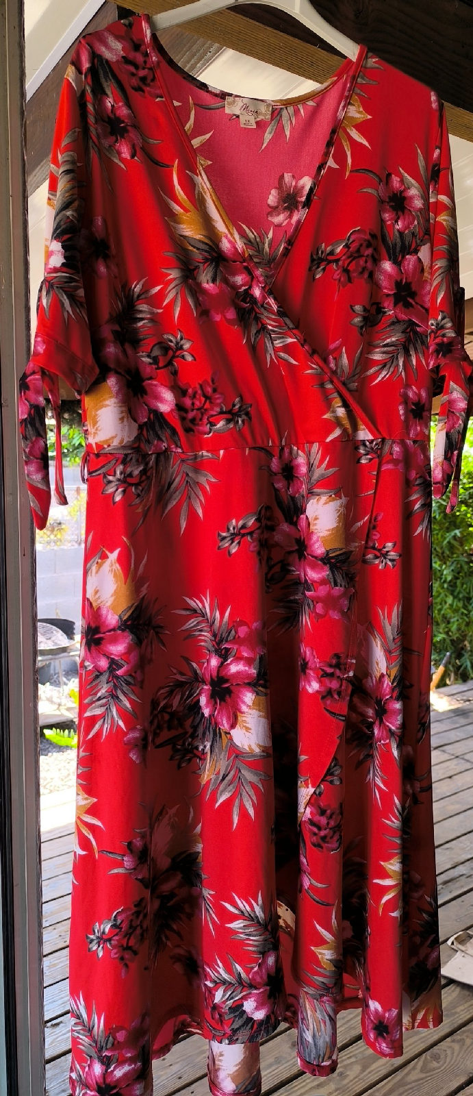 Robe portefeuille rouge à imprimé floral tropical photo 1