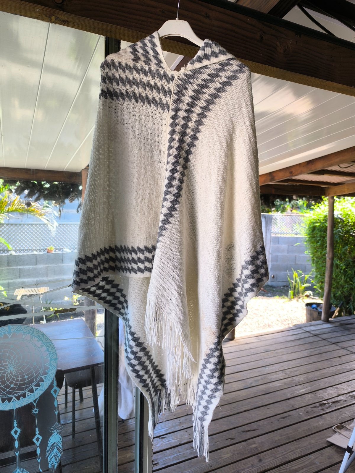Poncho bohème à motifs géométriques photo 1