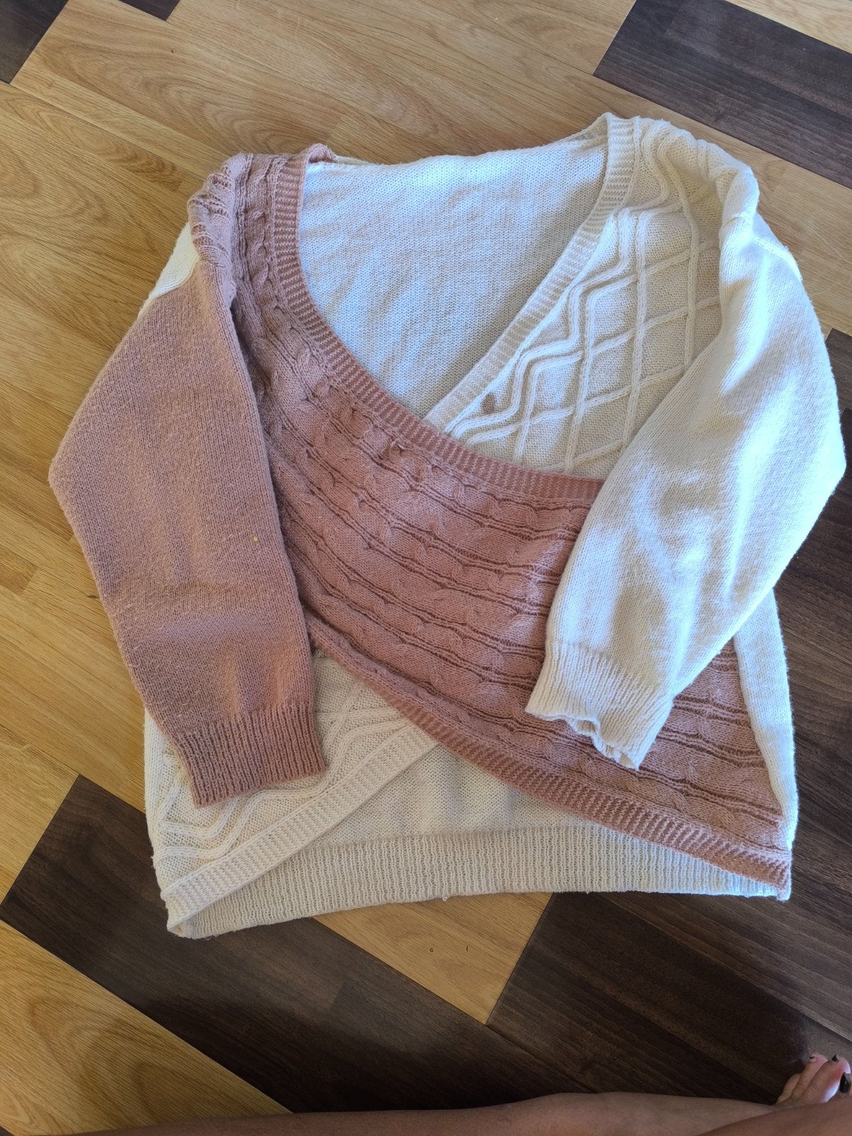 Pull cache-cœur bicolore en maille torsadée photo 1