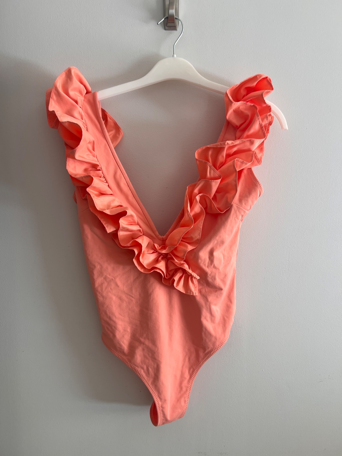 Maillot de bain une pièce corail à volants photo 1