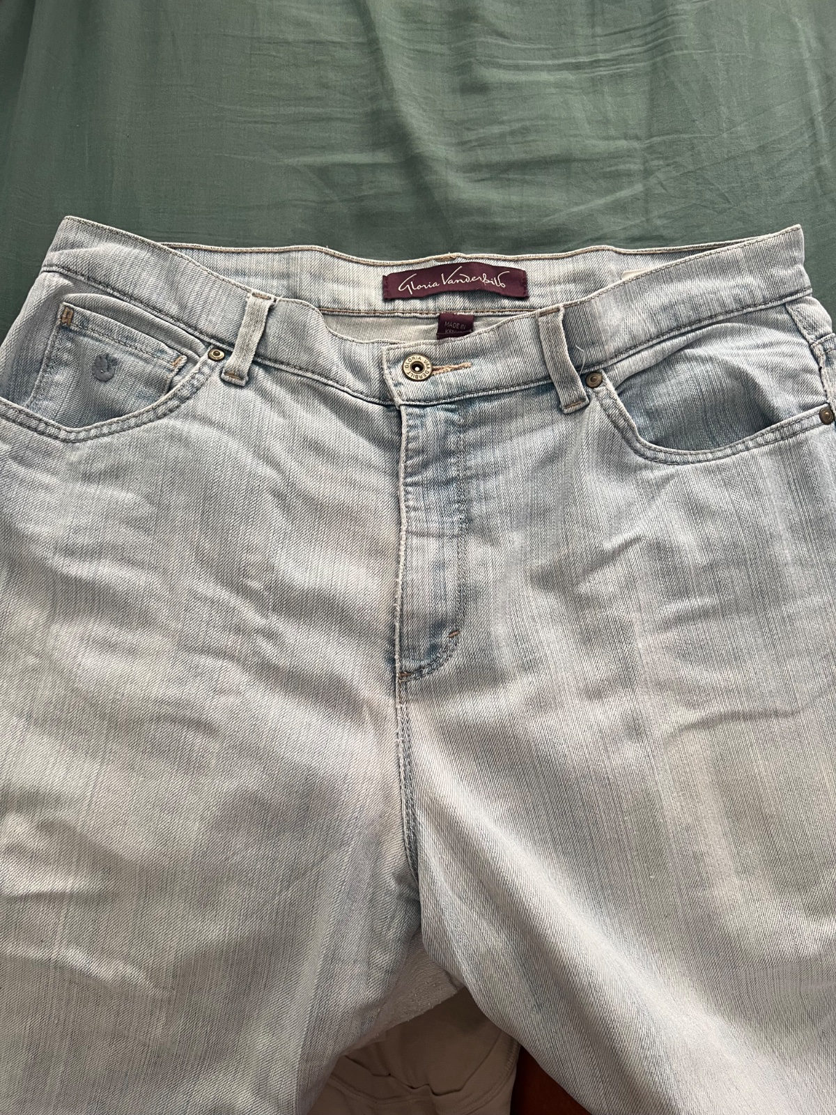 LOT Jean photo 3
