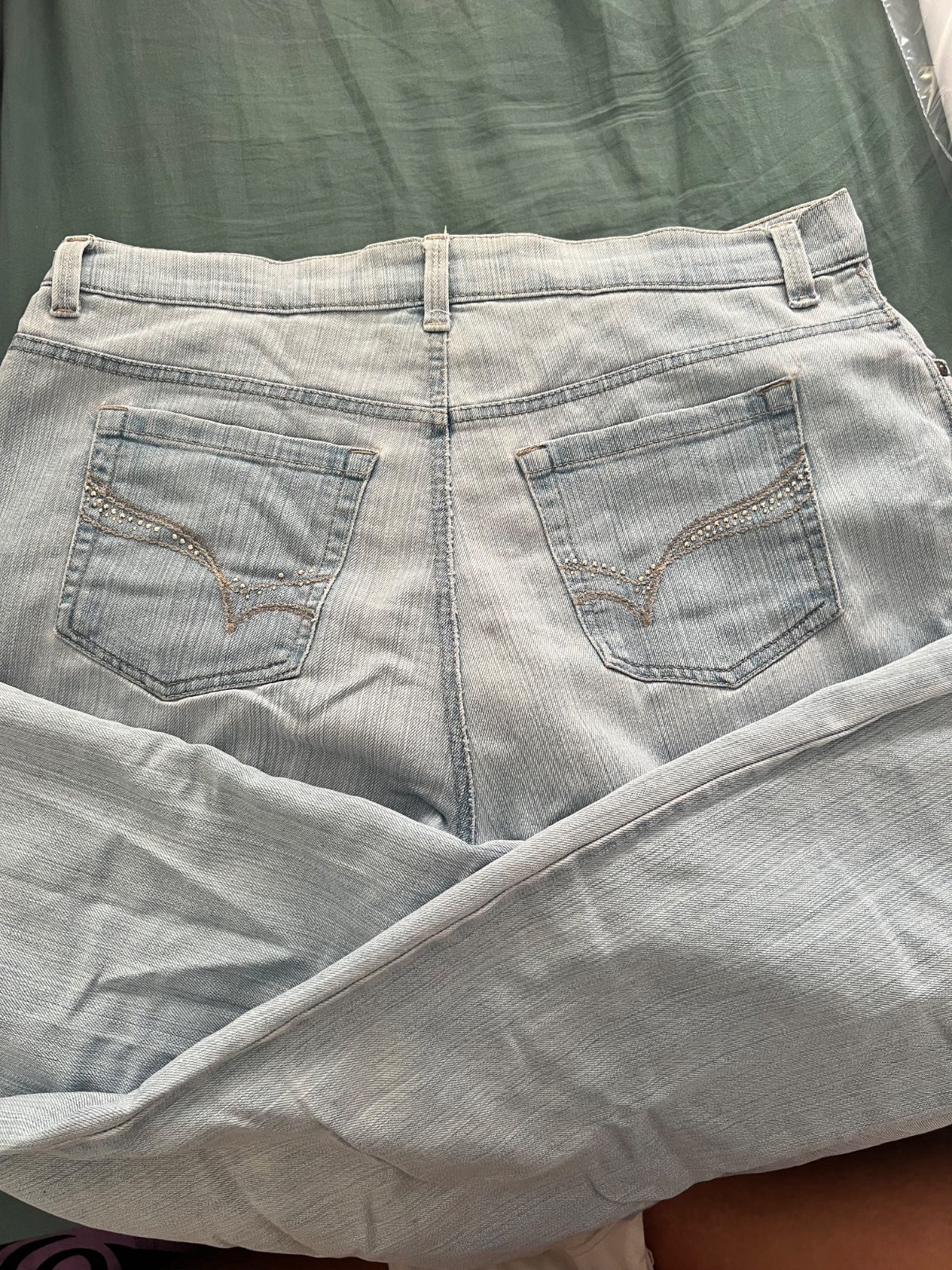 LOT Jean photo 4