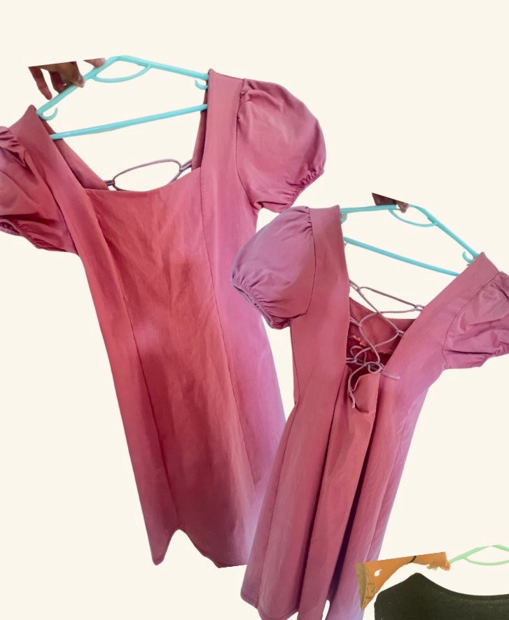 robe courte moulante légèrement dos nue photo 1