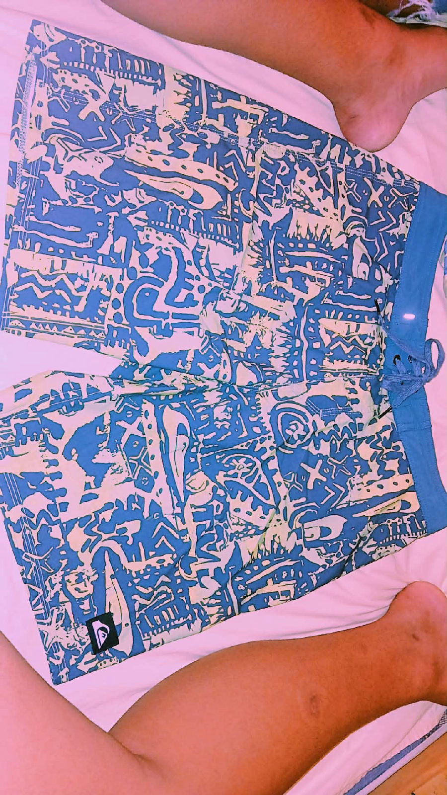 Short Quiksilver motif tribal bleu et blanc photo 1