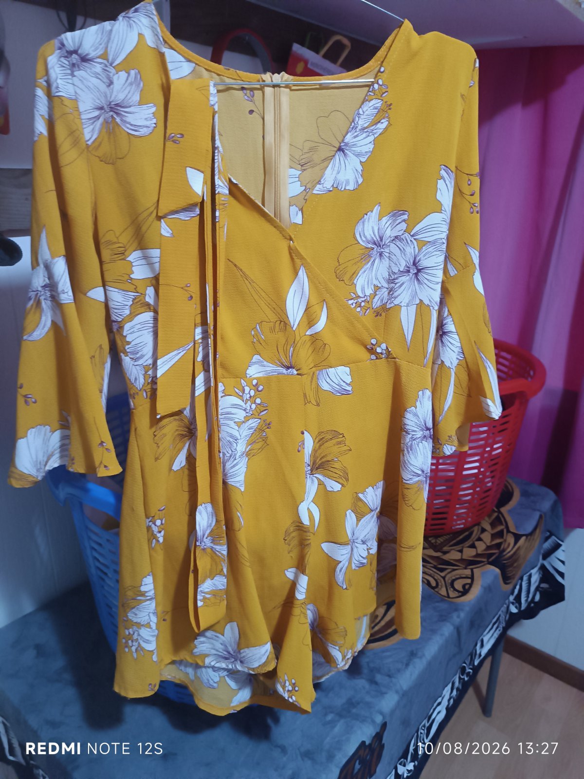 Robe courte fleurie jaune et blanche photo 1