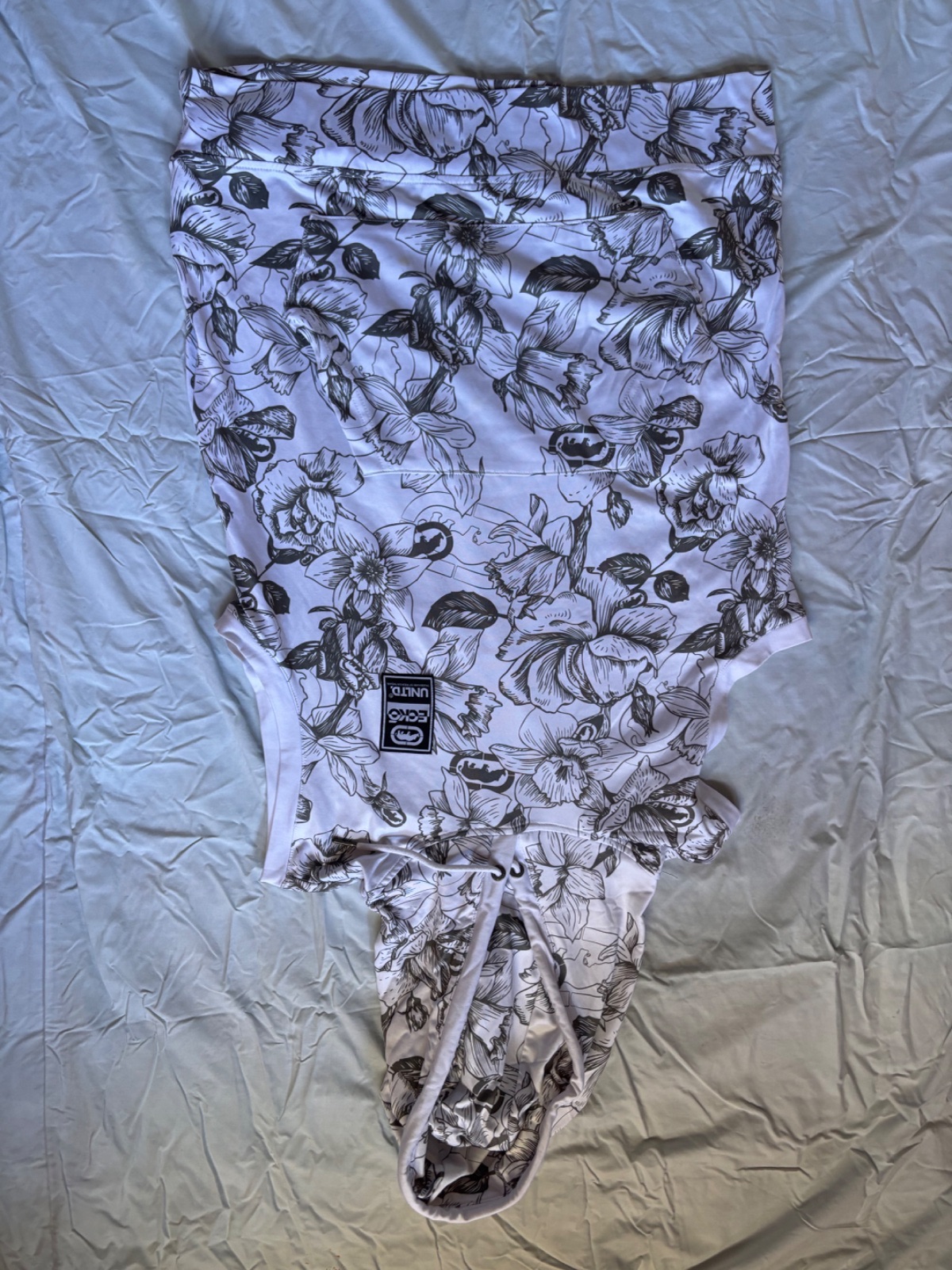 Sweat à capuche fleuri Ecko Unltd. - Style urbain et tropica photo 1