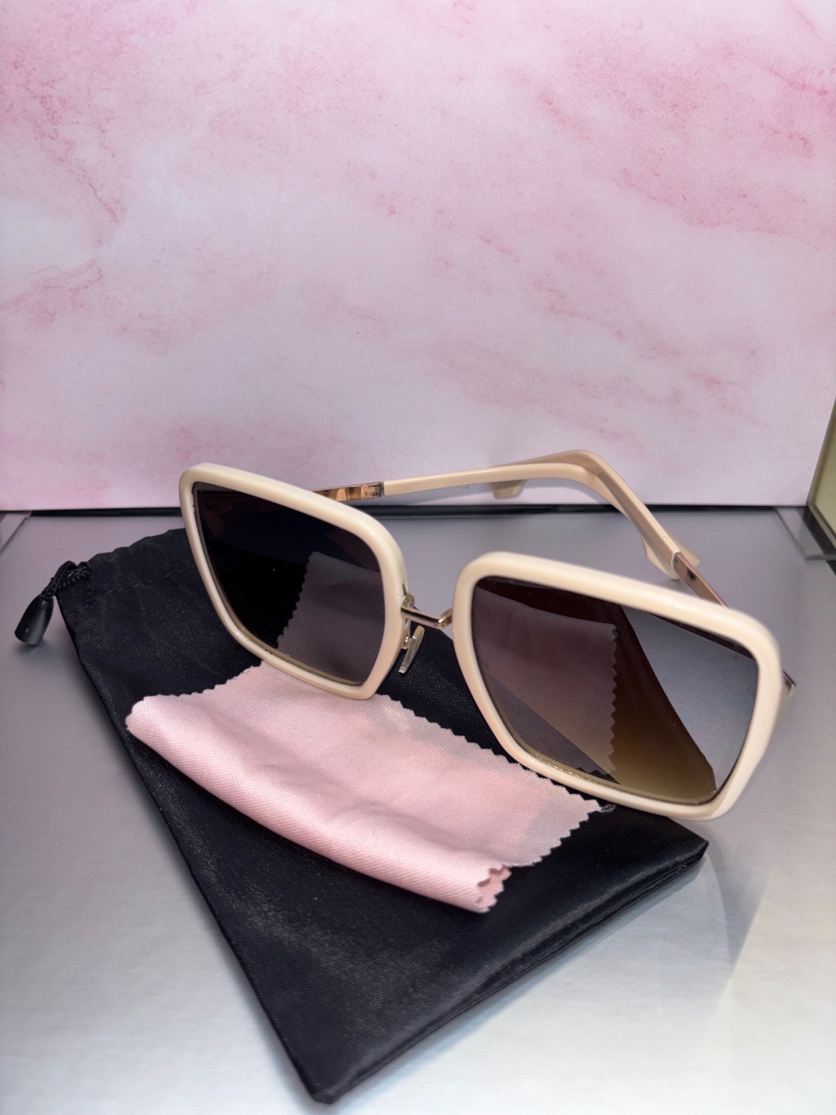 Lunettes de soleil élégantes, protection UV photo 1