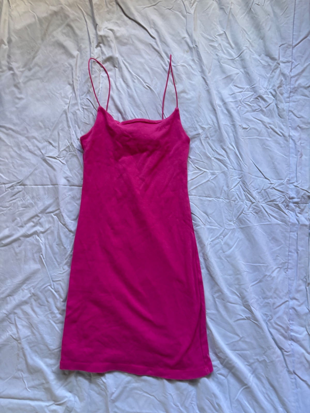 Robe fuchsia à fines bretelles photo 1