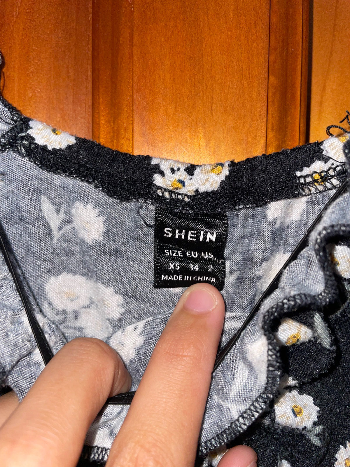 crop top photo 3