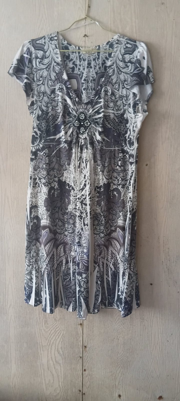 Robe imprimée motifs baroques et détails scintillants photo 1