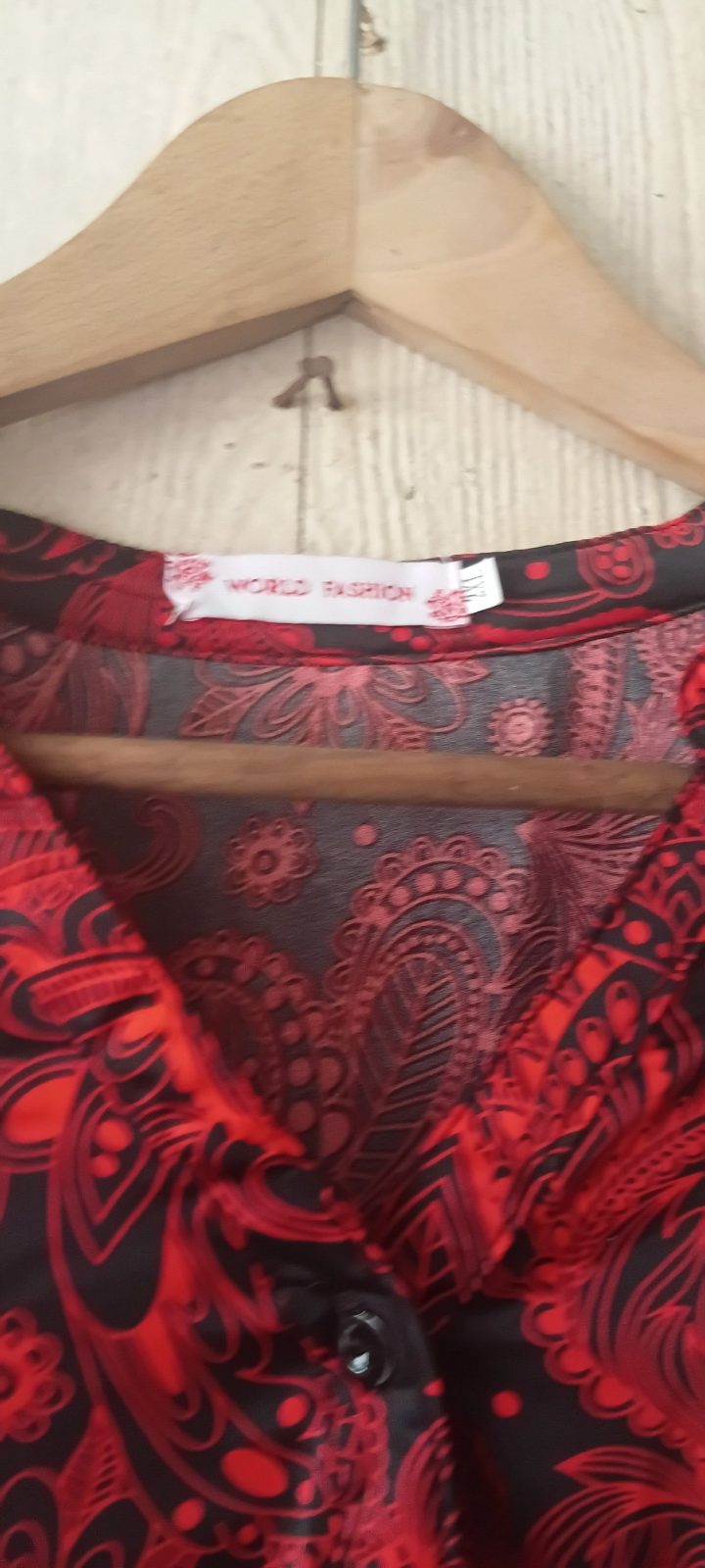 Blouse fluide rouge et noire à motif cachemire photo 2