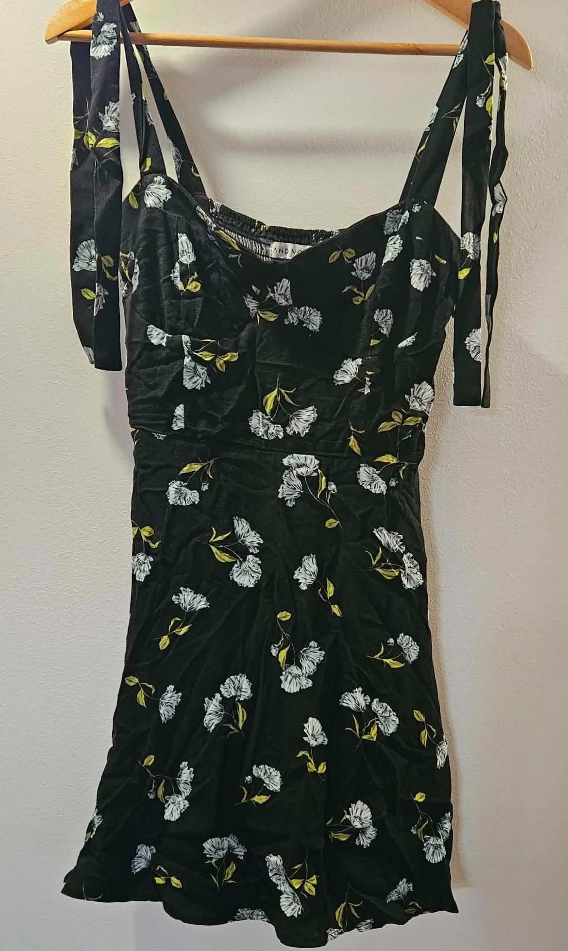 Robe courte fleurie photo 1