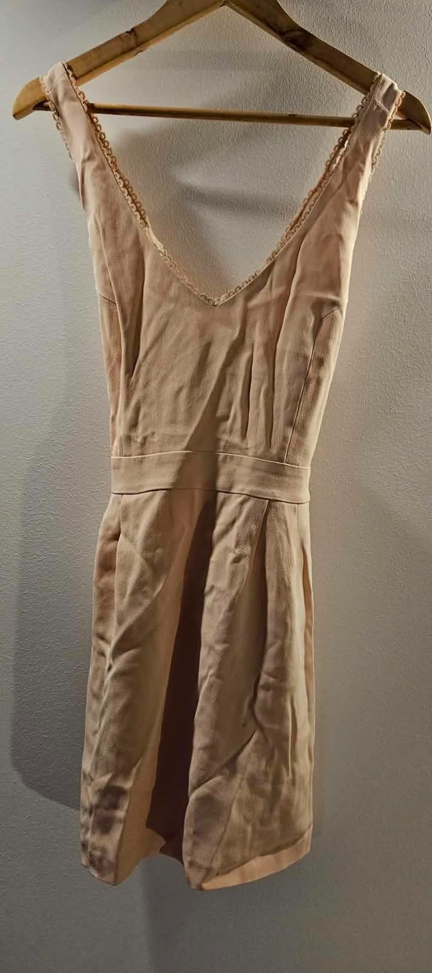 Robe courte dos nu photo 1