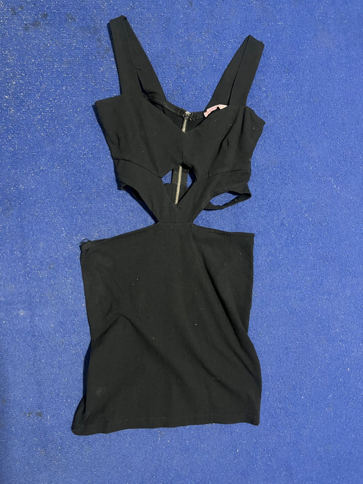 Robe noire cut-out zippée photo 1