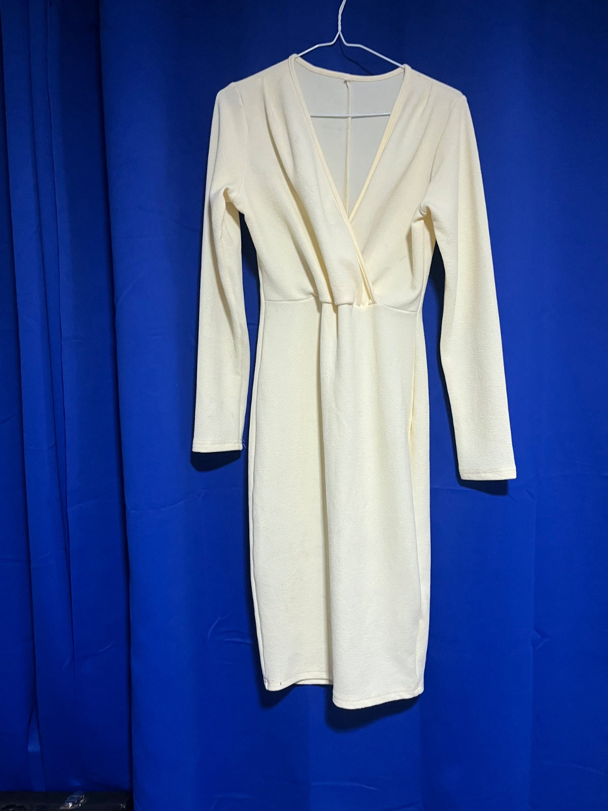 Robe moulante crème col V photo 1