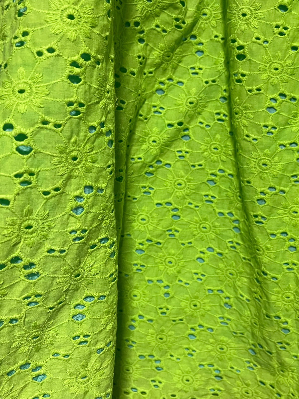 Robe locale citron vert brodée photo 3
