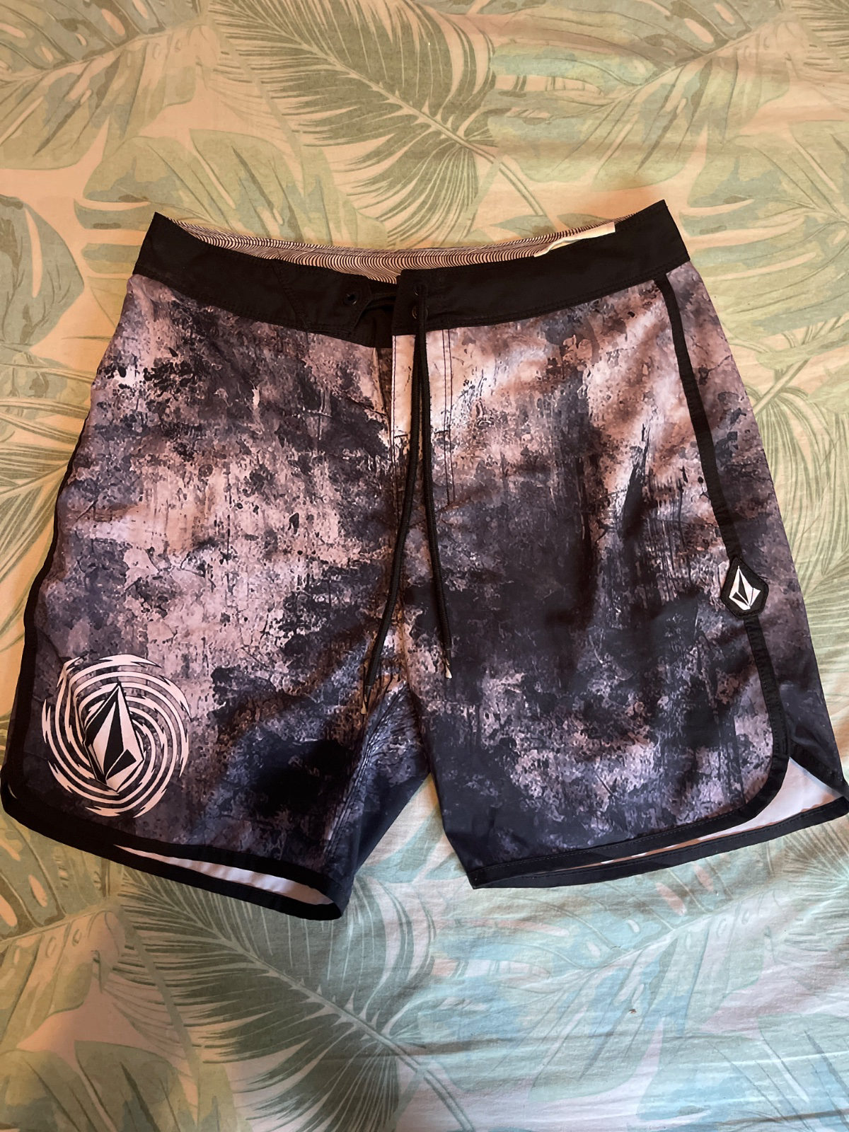 short Volcom photo 1