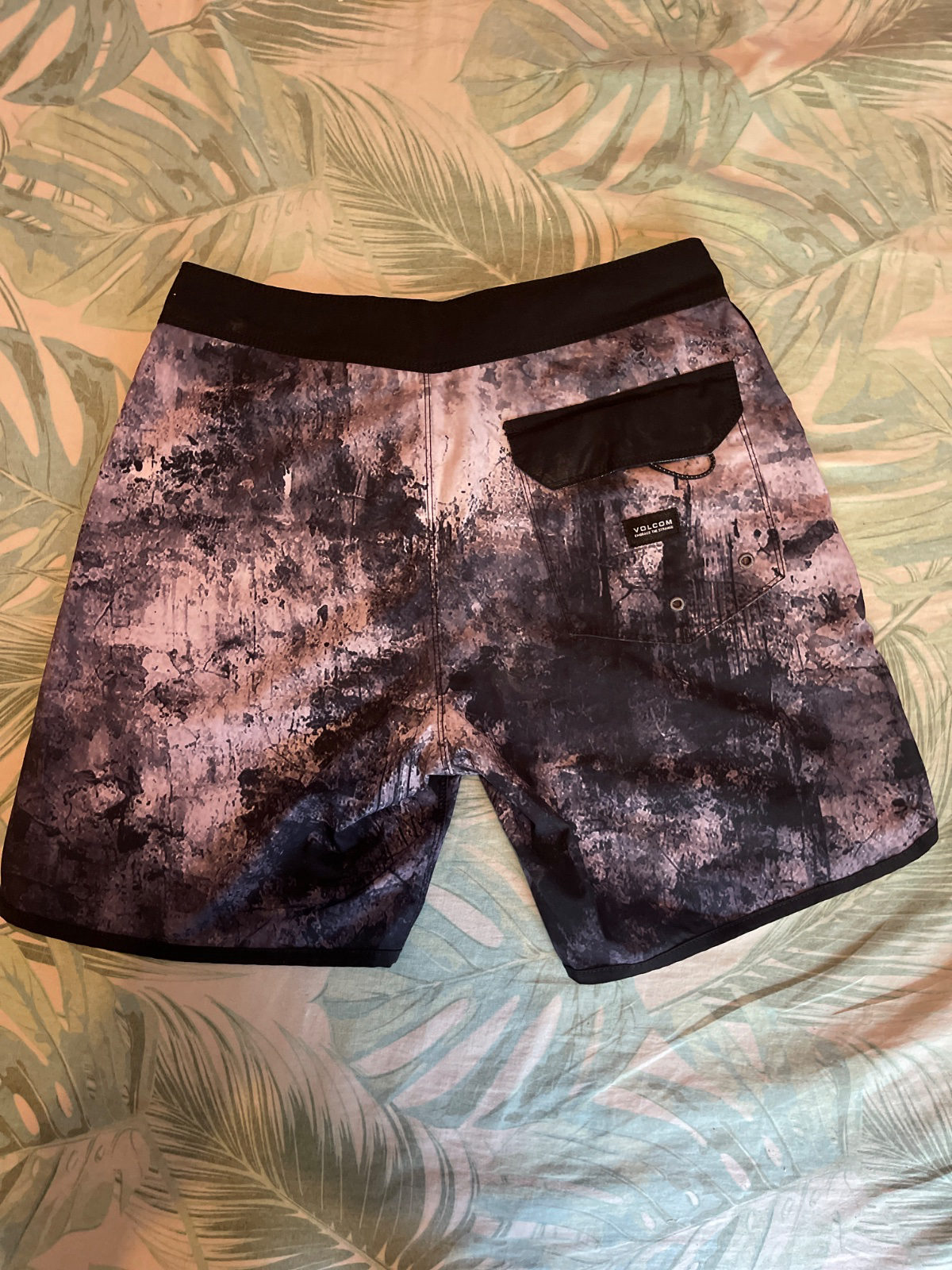 short Volcom photo 2