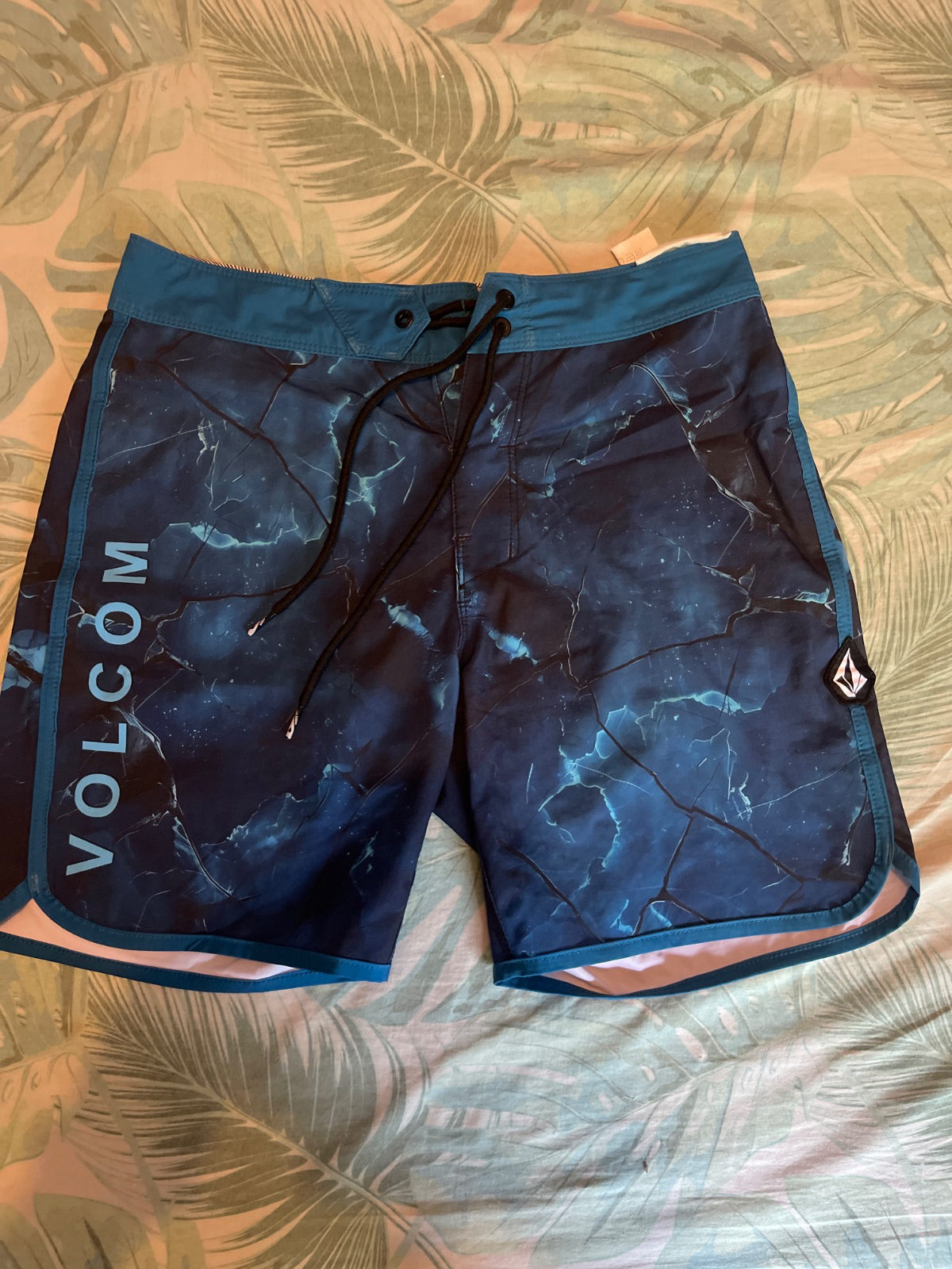 short Volcom photo 3