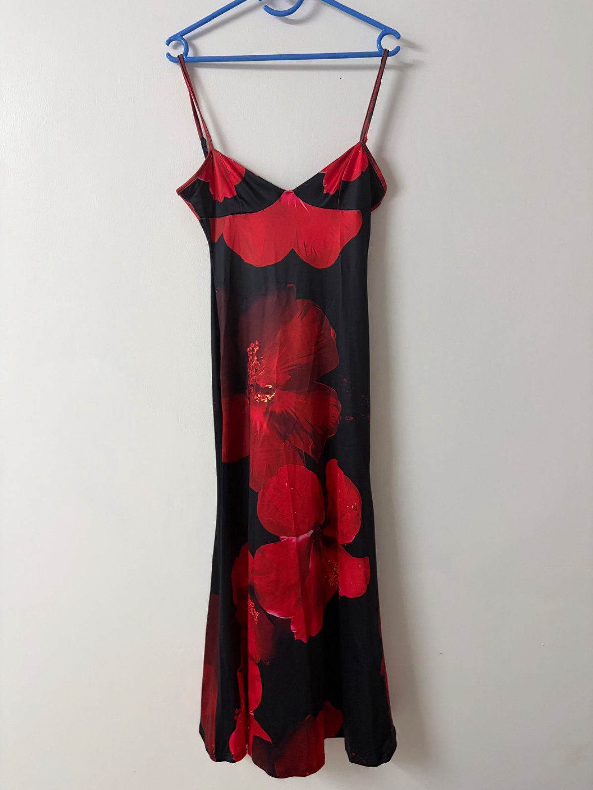 Robe longue rouge noir à dos nu  photo 1
