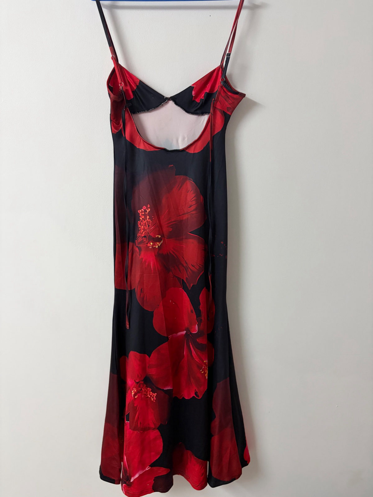 Robe longue rouge noir à dos nu  photo 2