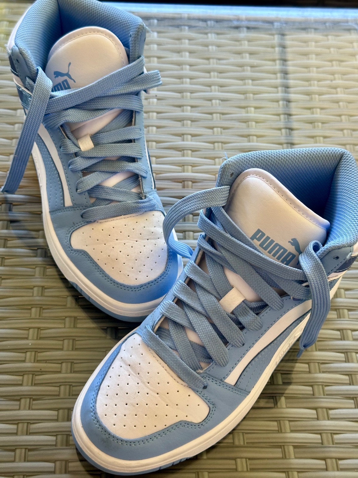 Chaussures Puma bleu ciel et blanc photo 1