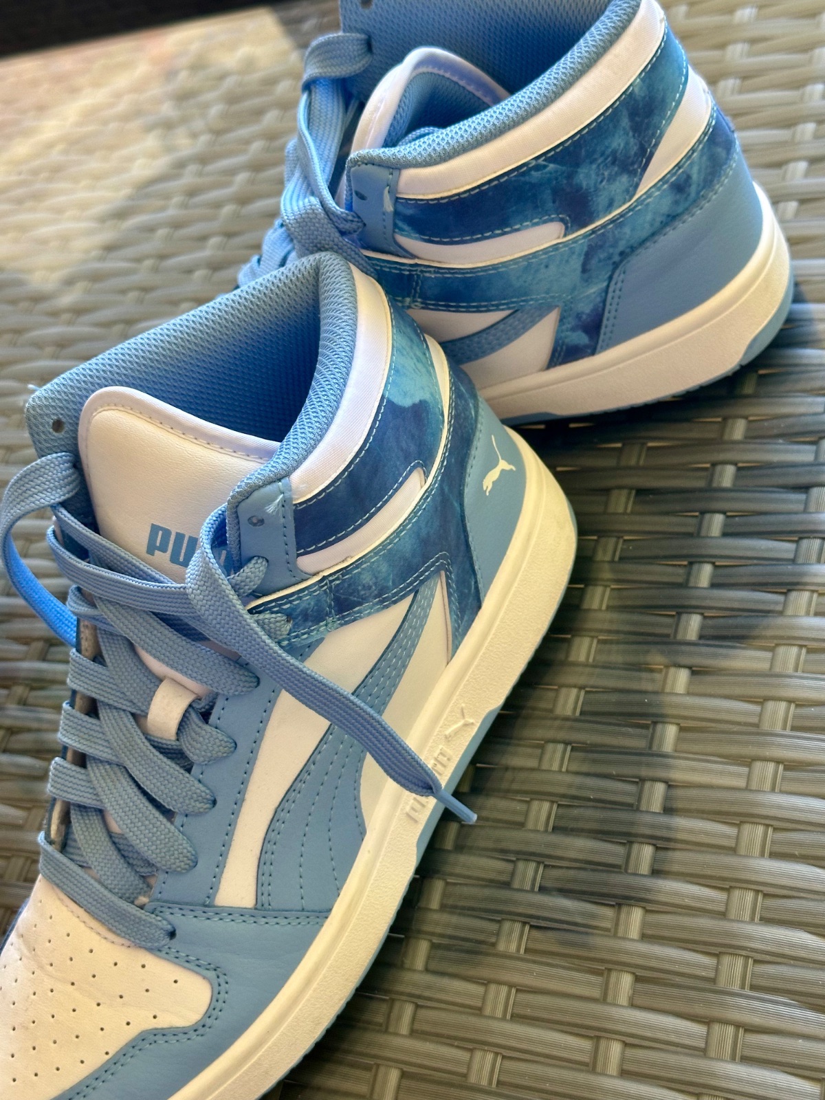Chaussures Puma bleu ciel et blanc photo 2