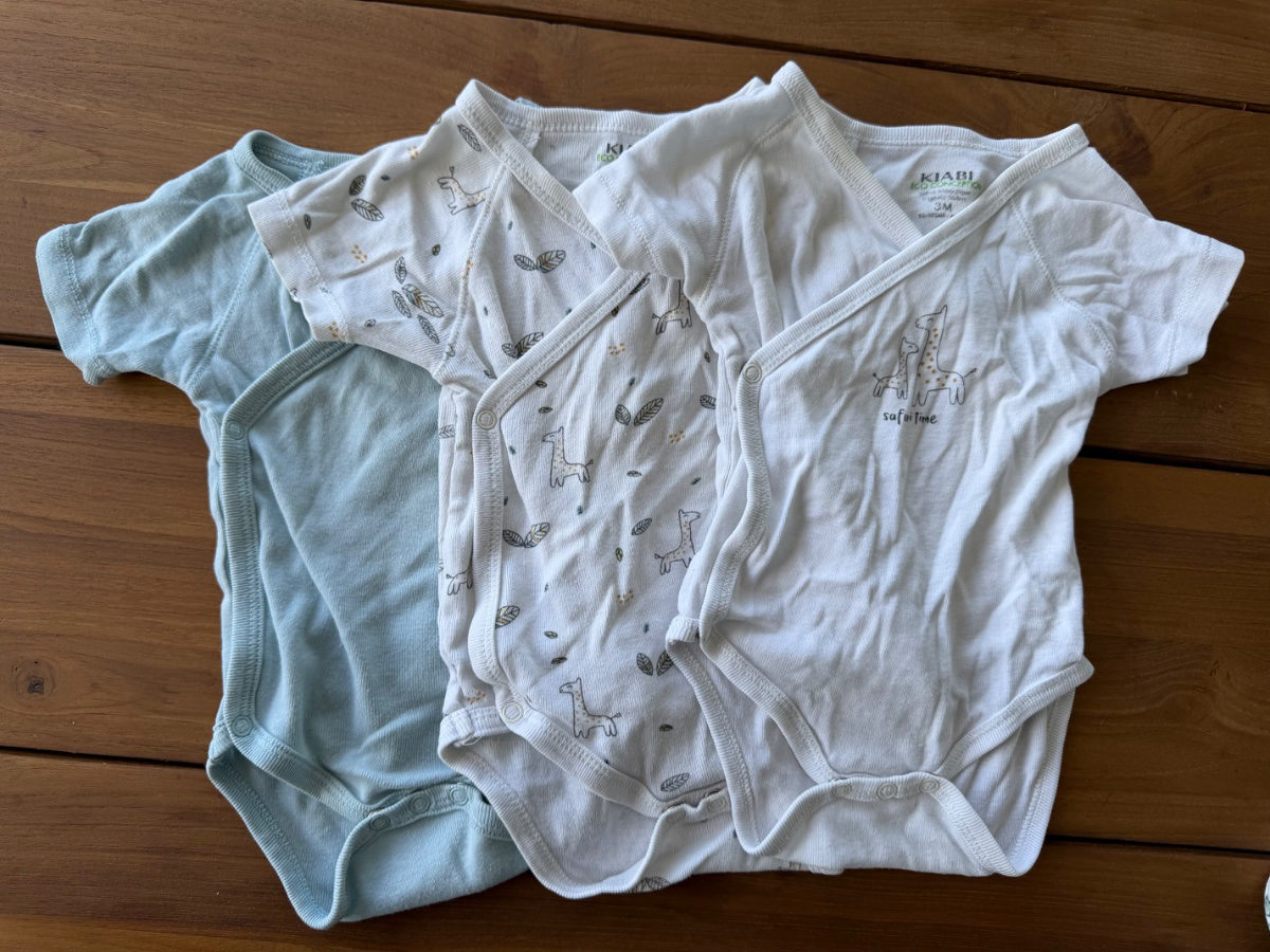 Lot de 3 bodys bébé  photo 2