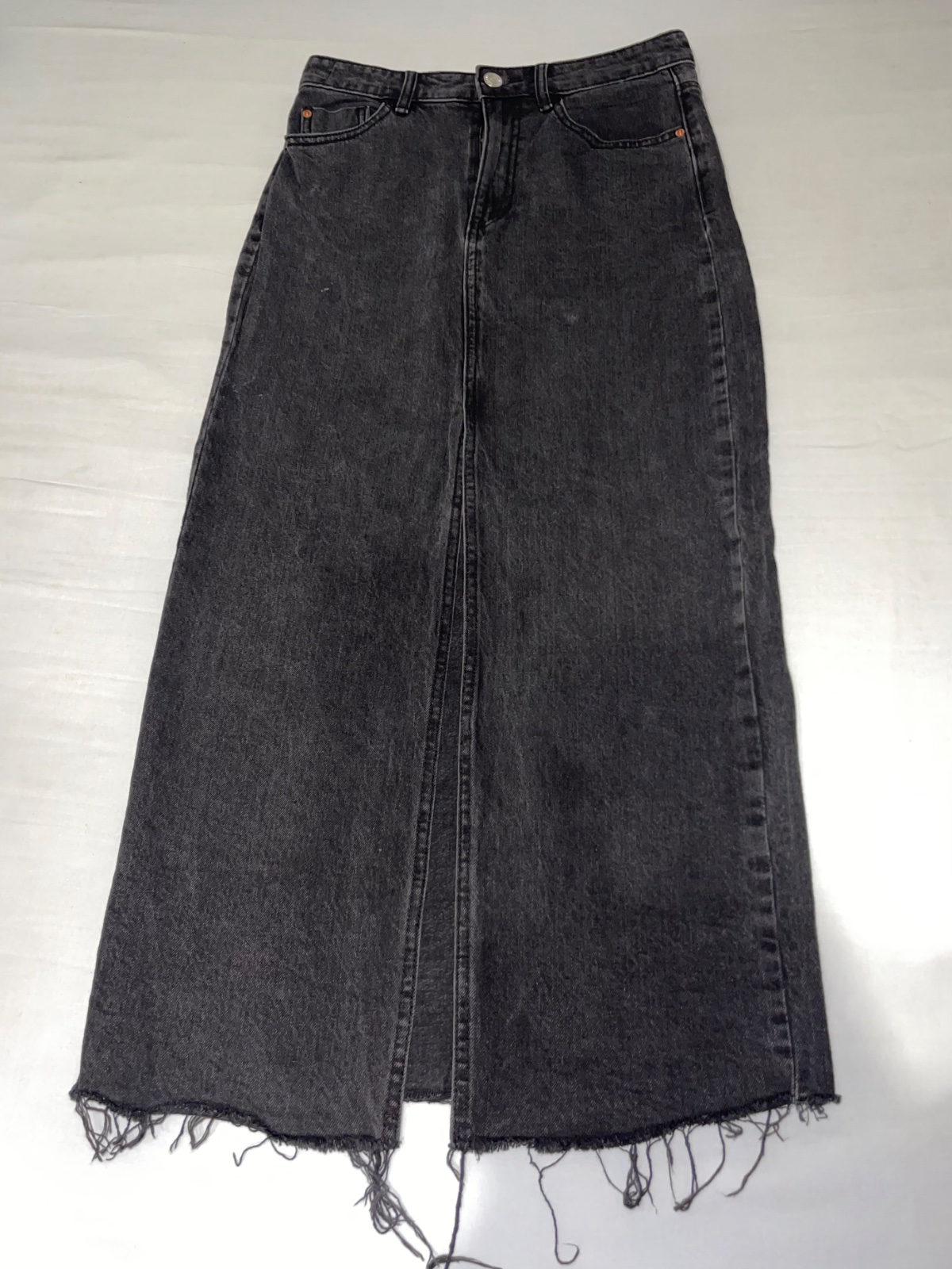 Jupe longue en jean noir délavé, style décontracté photo 1