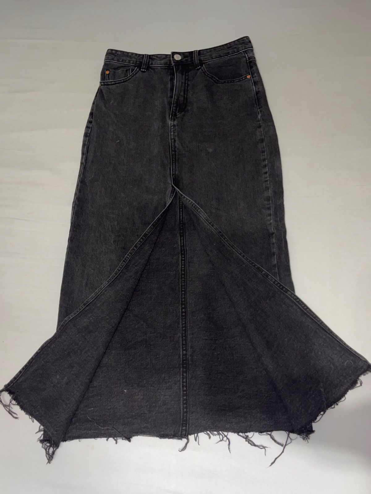 Jupe longue en jean noir délavé, style décontracté photo 3