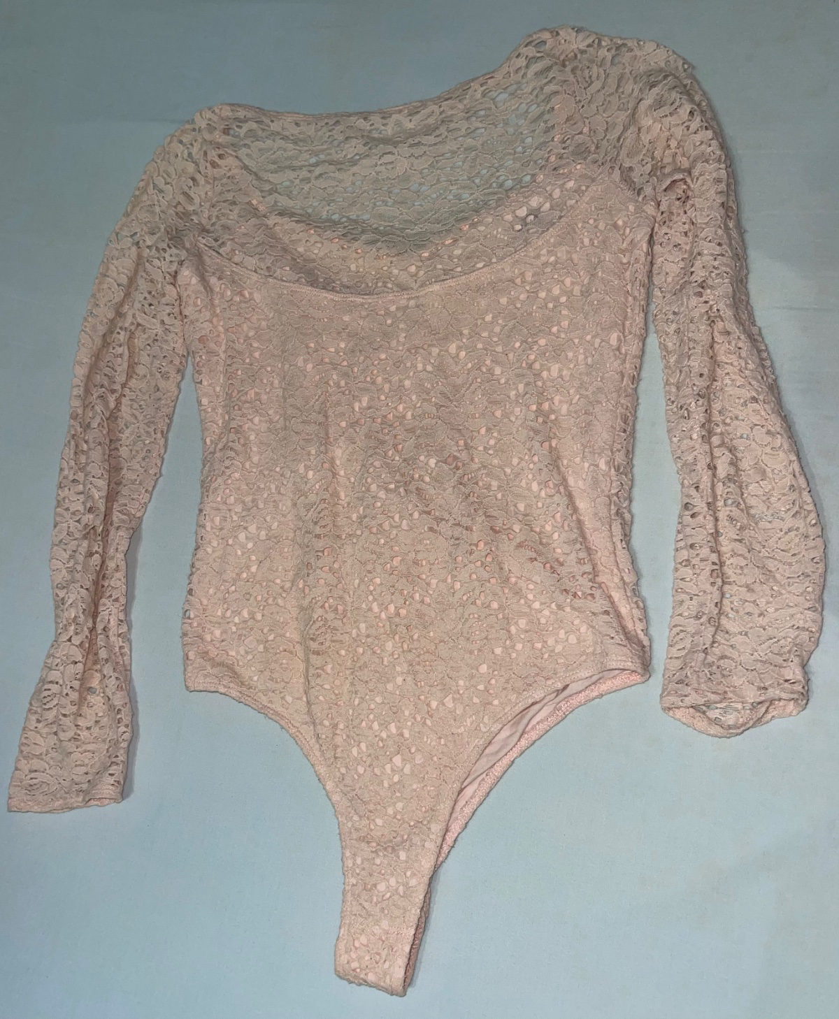 Body en dentelle rose pâle manches longues photo 2