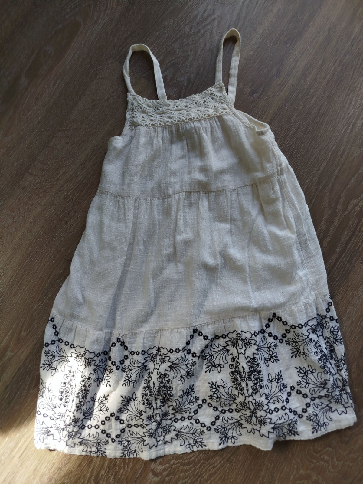 Robe avec broderie  photo 1
