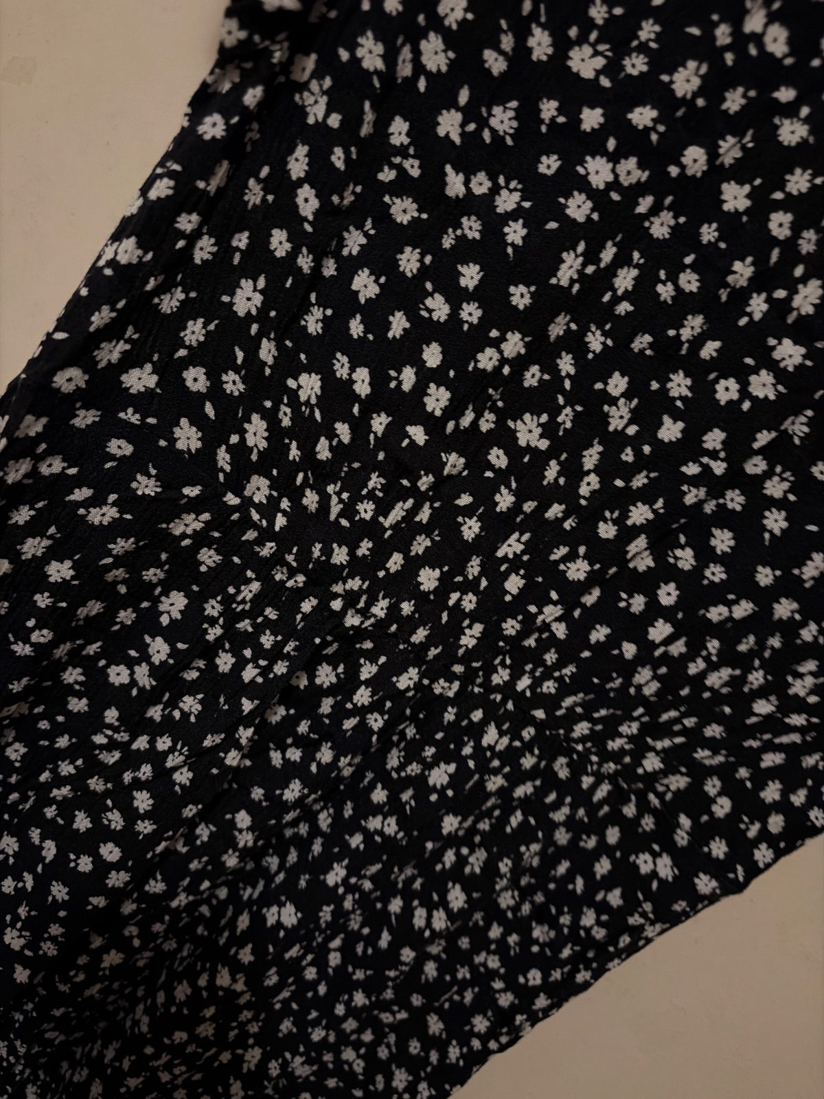 Robe noire à petites fleurs  photo 3