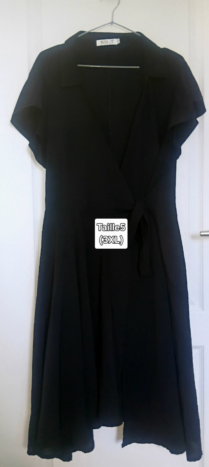 Robe portefeuille noire élégante photo 1
