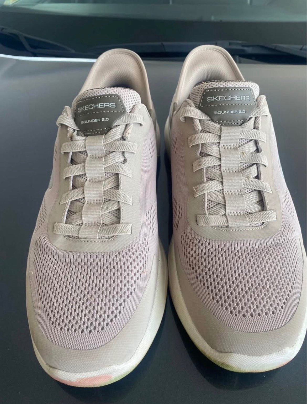 paire de sketchers photo 1