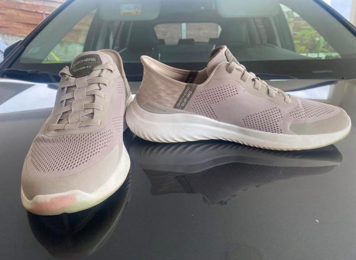 paire de sketchers photo 2