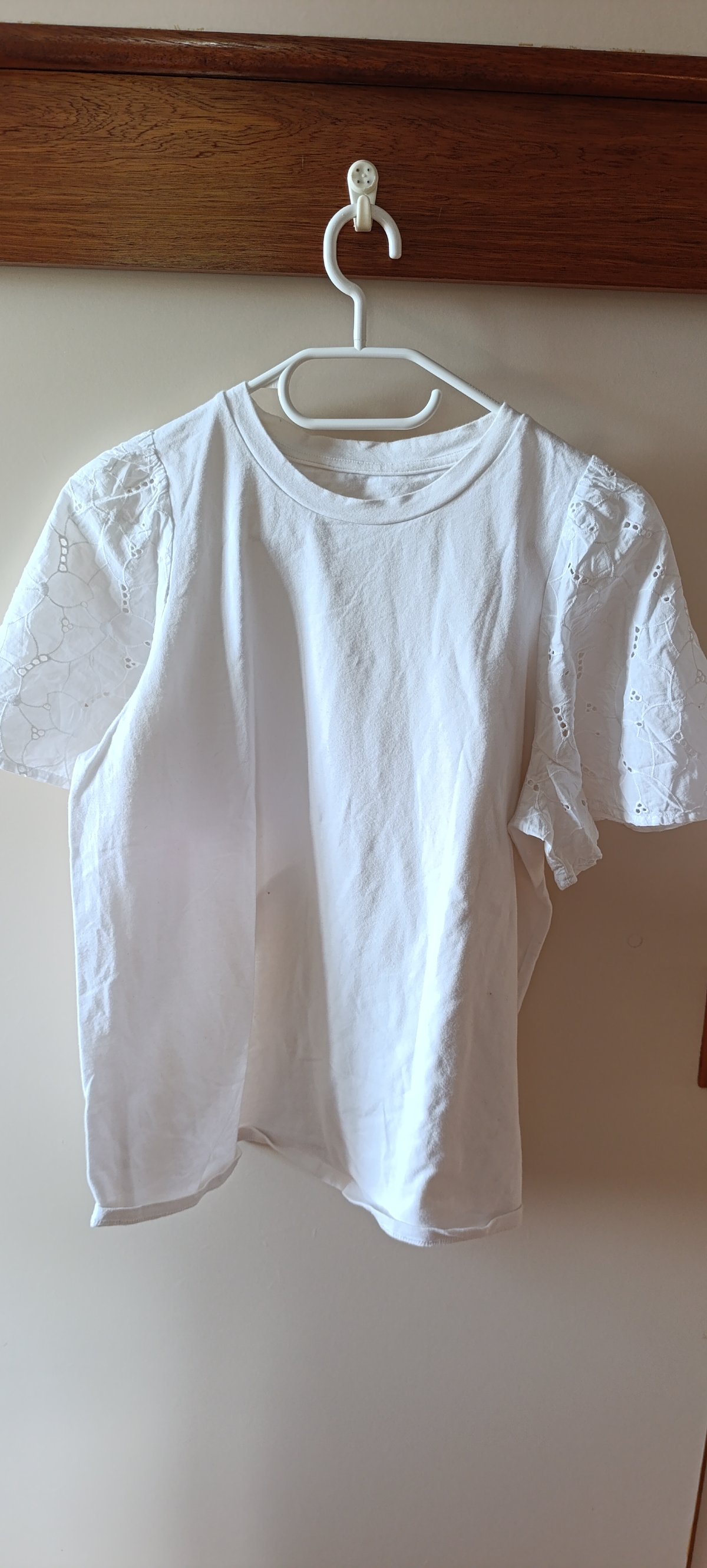 T-shirt blanc manche en dentelle photo 1