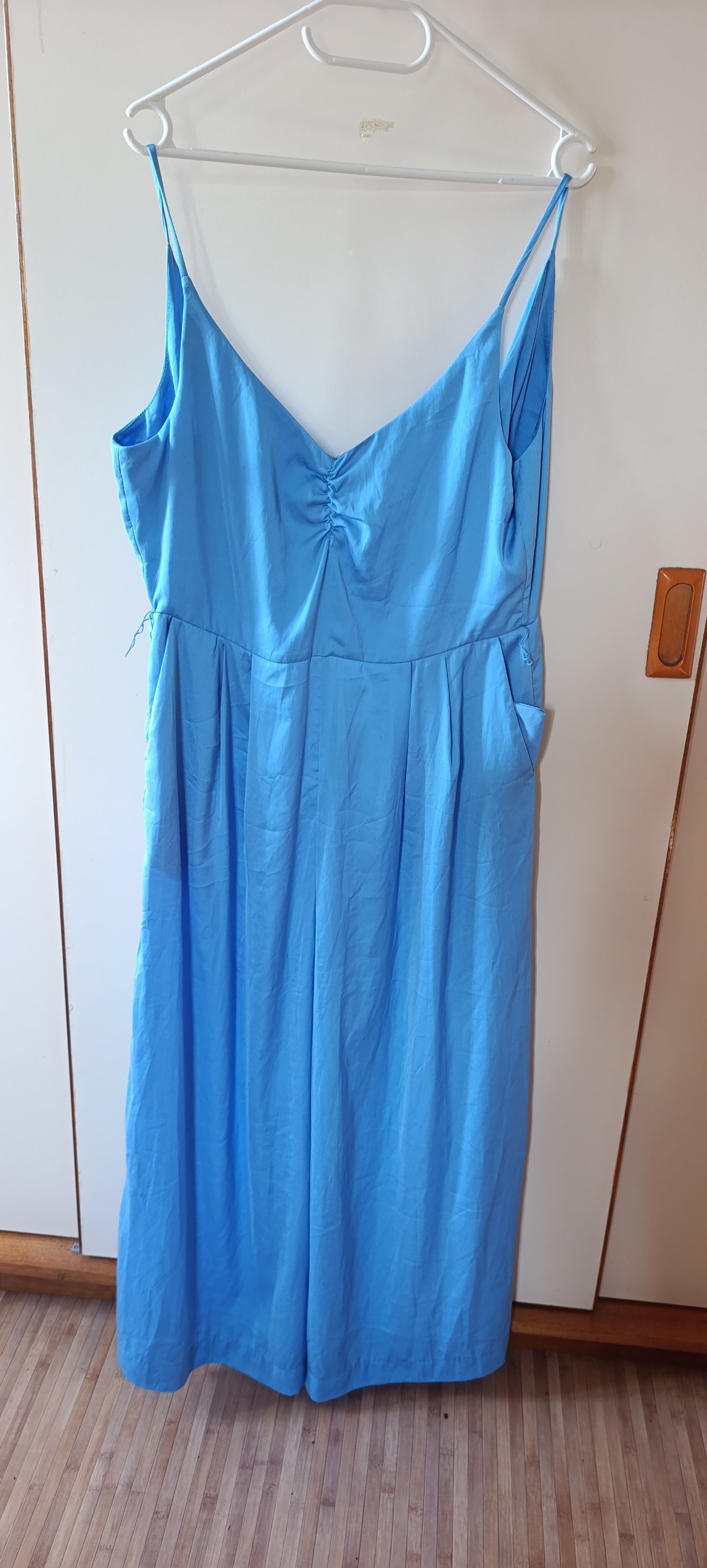 Combi-pantalon bleu claire satin. Taille 40 photo 1