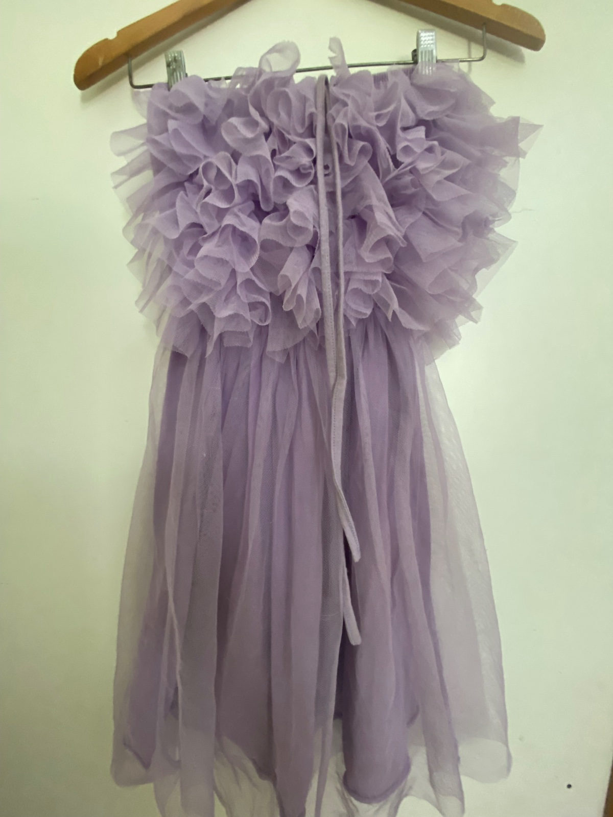 Robe bustier en tulle lilas à volants photo 1