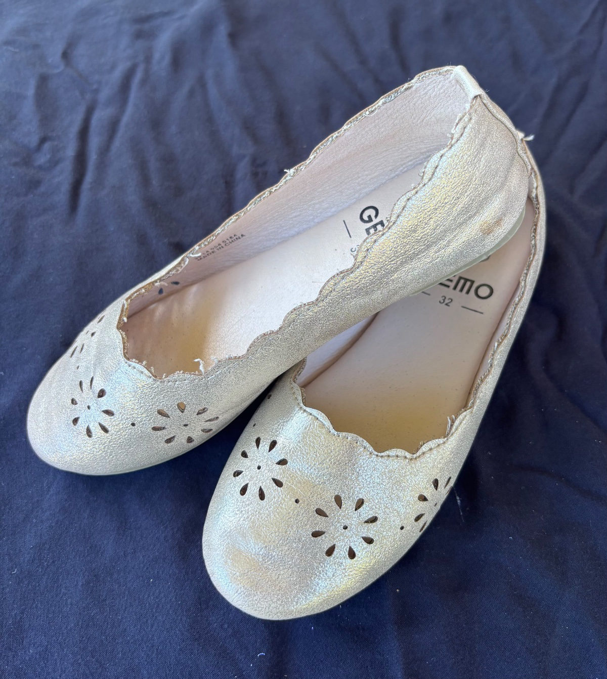 Ballerines dorées ajourées pour enfant photo 1