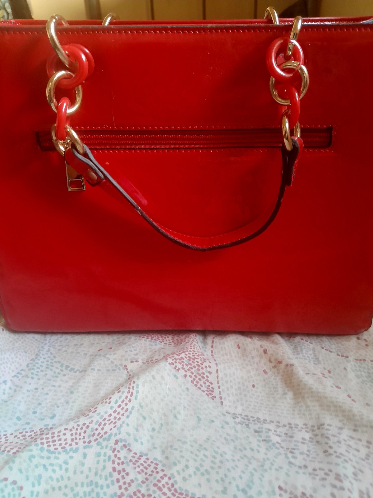 sac à main, en rouge vernis photo 2