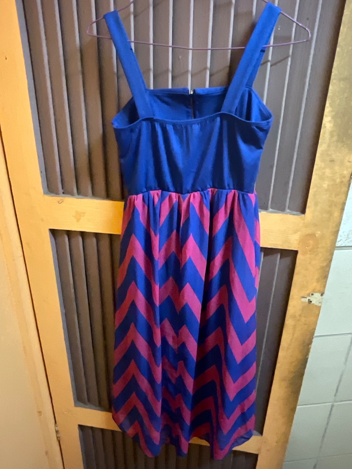 Robe bleu à rayures rose, courte à l'avant et longue à l'arrière photo 2